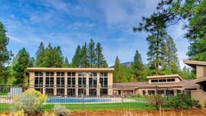 Exterior - Luxurious executive home located on Big Meadow Golf Course at Black Butte Ranch (Sisters)
