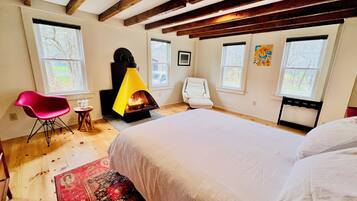 1 bedroom, desk, free WiFi, bed sheets