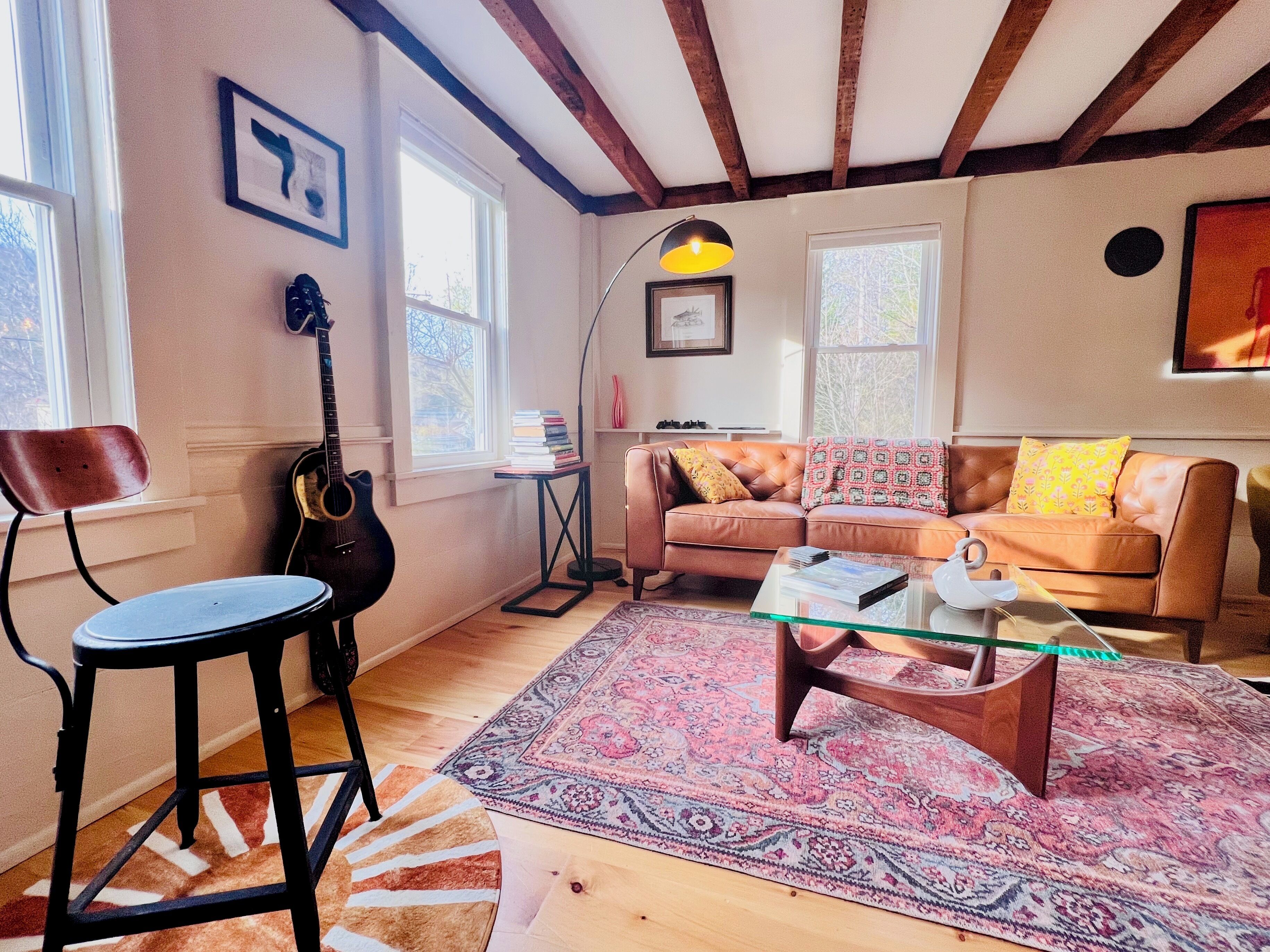 Smart TV, fireplace, books, music library