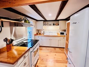 冰箱、微波炉、烤箱、炉灶