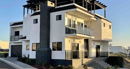 VILLA BLANCA Luxury property,180° Ocean Views.