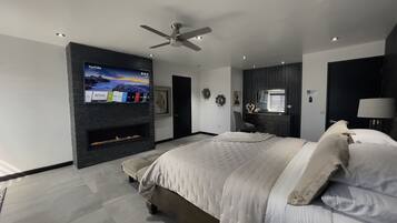 4 bedrooms, iron/ironing board, free WiFi, bed sheets