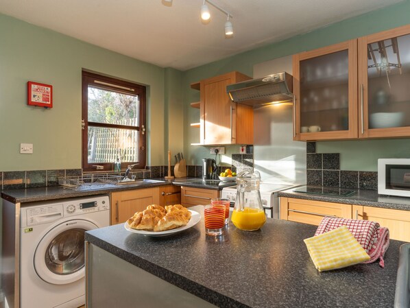 Fridge, microwave, oven, cookware/dishes/utensils