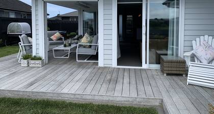 Papamoa Paradise – Sun, Sand & Style!