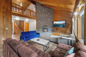 Smart TV, fireplace - Beautiful Golf Home in Black Butte Ranch Oregon (Sisters)