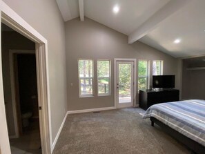 5 bedrooms, free WiFi, bed sheets