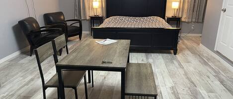 1 dormitori, planxa i posts de planxar, wifi i roba de llit