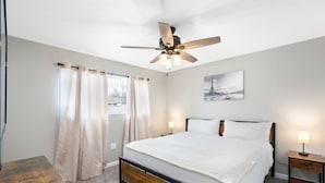 2 bedrooms, iron/ironing board, WiFi (free), bed sheets - Papago Polka (Scottsdale)