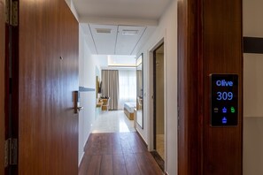 标准双人房 | 埃及棉床单、高档床上用品、办公桌、免费 WiFi