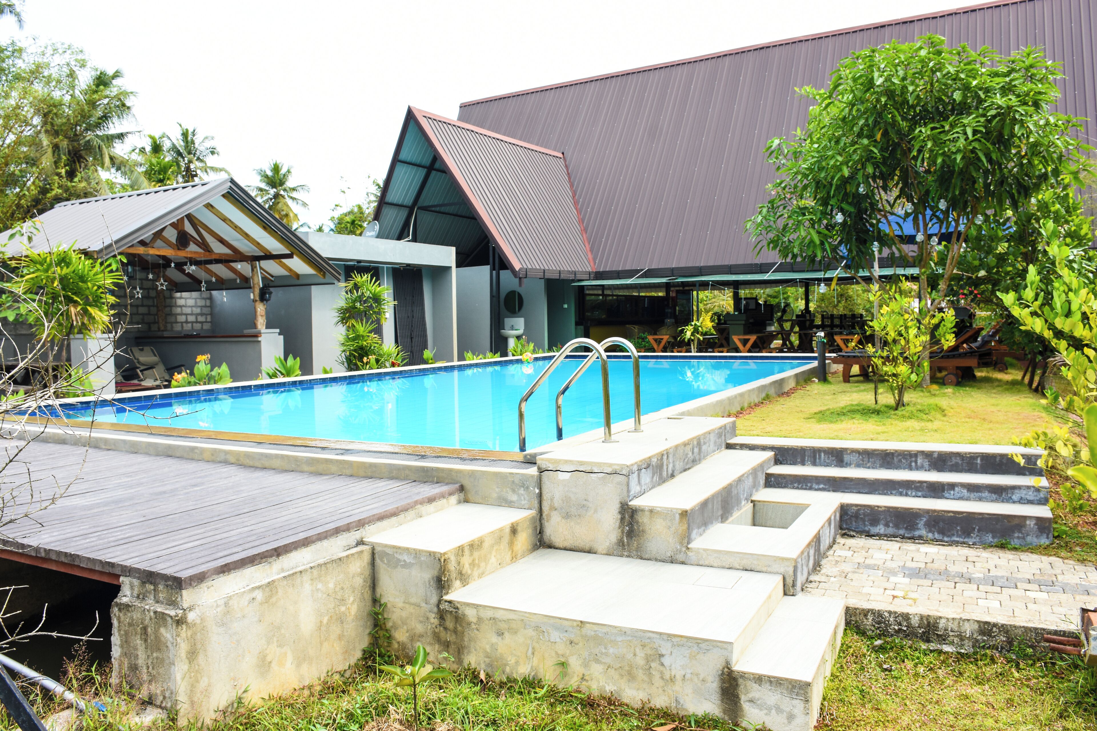 حمّام سباحة خارجي