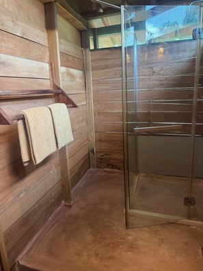 Double Room, Balcony, Lake View | Bathroom | Shower, hair dryer, towels, soap - Steps Garden Resort (Miriswatte)