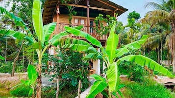 In-room safe, desk, free WiFi