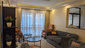 Departamento superior | Área de sala de estar | Smart TV de 43 pulgadas con canales digitales