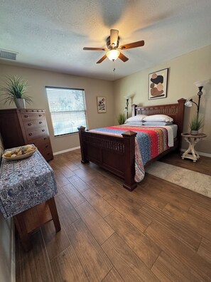 2 bedrooms, desk, iron/ironing board, travel cot