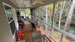 Outdoor dining - Hidden Spring-run• Swimming • elevated Views & Game Rm (Spring Hill)
