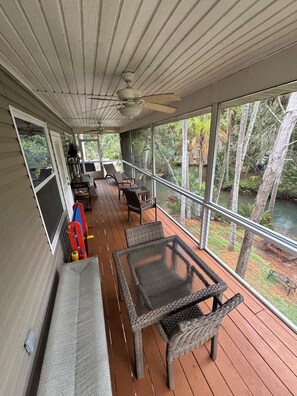 Outdoor dining - Hidden Spring Run • Elevated Views • 2 Kings • 75" Smart TV • kayaks • Game Rm (Spring Hill)