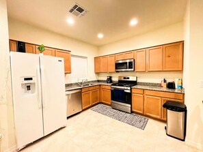 Private kitchen - Cozy family home in woods of Flagstaff (Flagstaff)