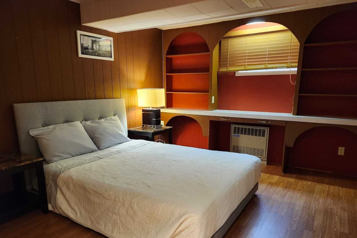 1 bedroom, iron/ironing board, free WiFi
