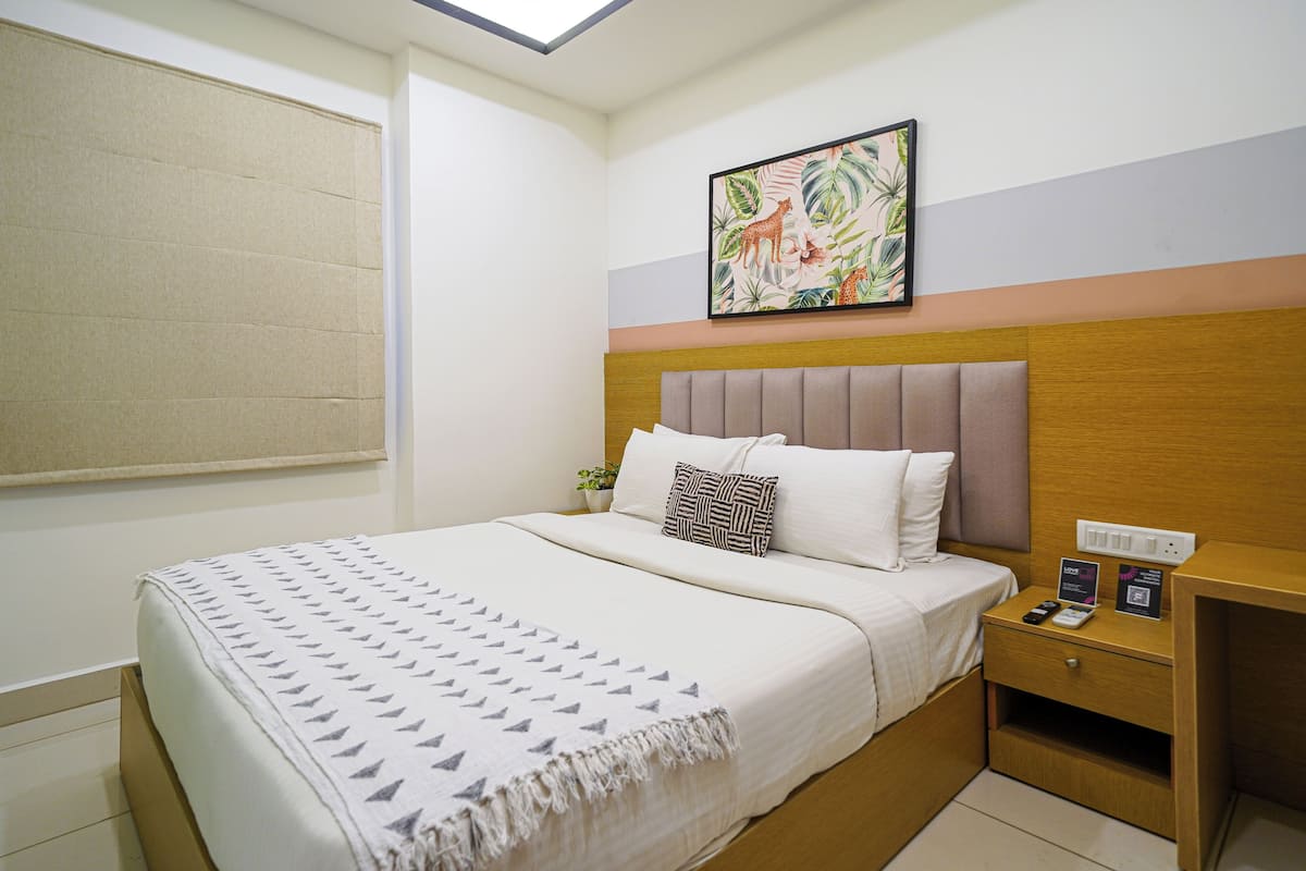 Basic Double Room | Egyptian cotton sheets, premium bedding, desk, free WiFi