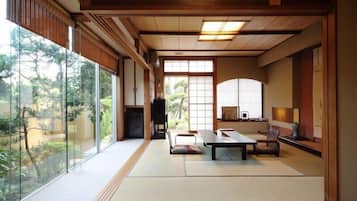 Deluxe Room, Non Smoking, Garden View | In-room safe, free WiFi, bed sheets