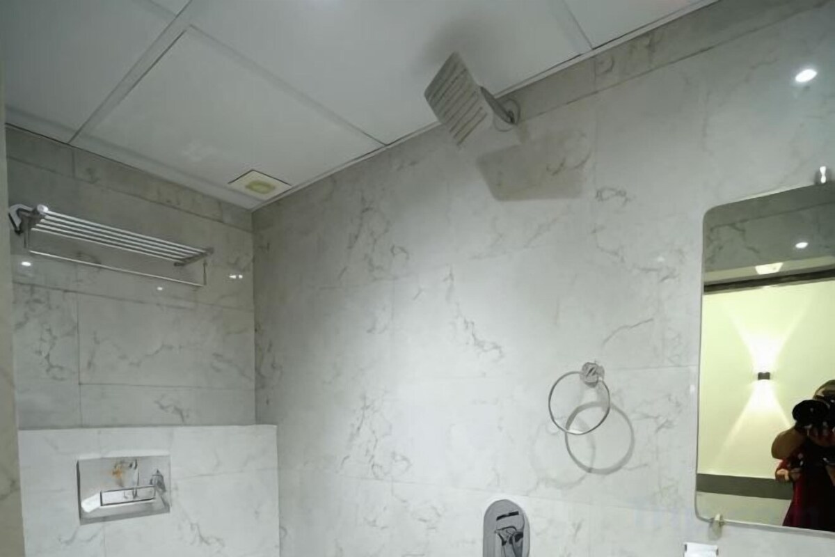 Bathroom | Shower, rainfall showerhead, towels