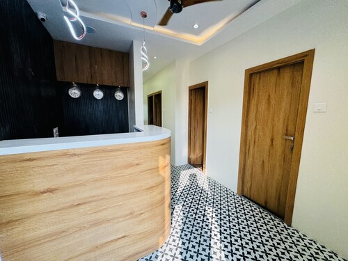 CABIN STAY AIRPORT-THE HUBZ