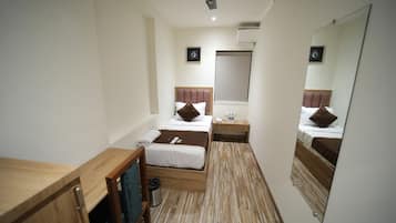 Deluxe Cabin | Memory-foam beds, laptop workspace, free WiFi