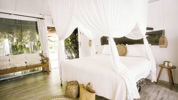 Deluxe Studio Suite, 1 Double Bed, Pool View | 4 bedrooms, iron/ironing board, free WiFi, bed sheets