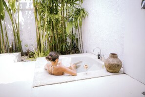 Hair dryer, towels - Thrive - A Liv Life Hotel (Canggu)