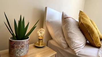 2 slaapkamers, een strijkplank/strijkijzer, gratis wifi, beddengoed