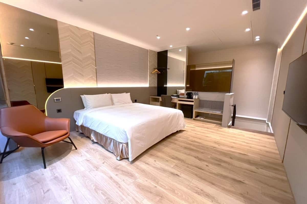 In-room safe, desk, blackout curtains, free WiFi