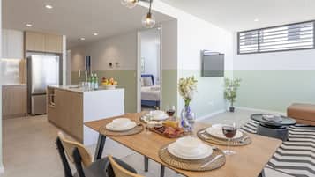 Premium Apartment, 2 Bedrooms | Dining room