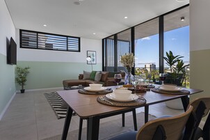 Premium Apartment, 2 Bedrooms | Dining room