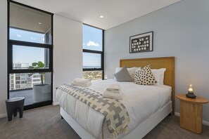 Apartamento premium, 3 quartos, vista para o mar | Individualmente mobiliados, escrivaninha, cortinas blackout