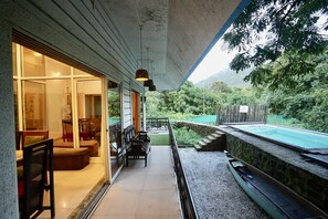 المنشأة من الخارج