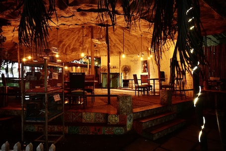 Fachada de la propiedad por la tarde o noche