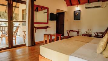 Deluxe Room, 1 Bedroom, Non Smoking, Lake View