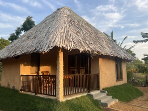 Quarto luxo, 1 quarto, para não fumantes, vista para o lago | Roupas de cama premium, escrivaninha, espaço de trabalho para notebook