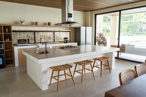 Vila | Dapur pribadi | Lemari es, microwave, oven, dan kompor