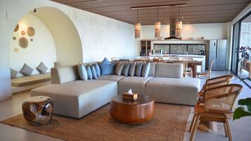 Biệt thự | Khu phòng khách | Smart TV 42-inch có truyền hình cáp