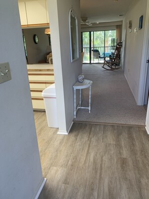 Interior - Near Beaches! UPDATED! Peaceful Forest Park Condo 2 bd 2 bth. Heat comm pool (Englewood)