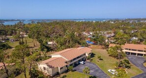 Exterior - Near Beaches! UPDATED! Peaceful Forest Park Condo 2 bd 2 bth. Heat comm pool (Englewood)