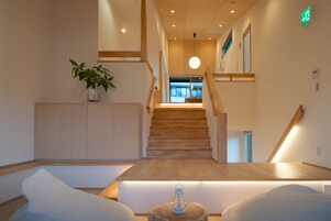 Televisión de pantalla plana, piso con calefacción