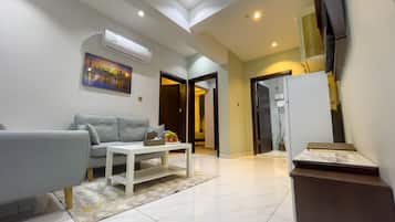 Deluxe Apartment | 1 bedroom, in-room safe, desk, soundproofing