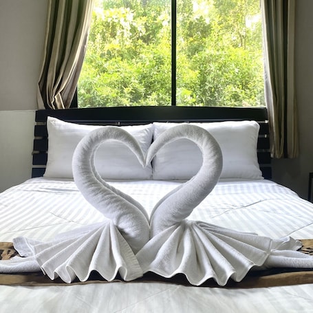 Standard Room | 1 bedroom, premium bedding, pillowtop beds, iron/ironing board