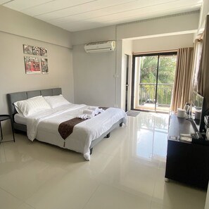 Standard Room | Premium bedding, pillowtop beds, iron/ironing board, free WiFi