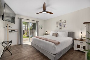 3 habitaciones, escritorio y espacio para trabajar con laptop