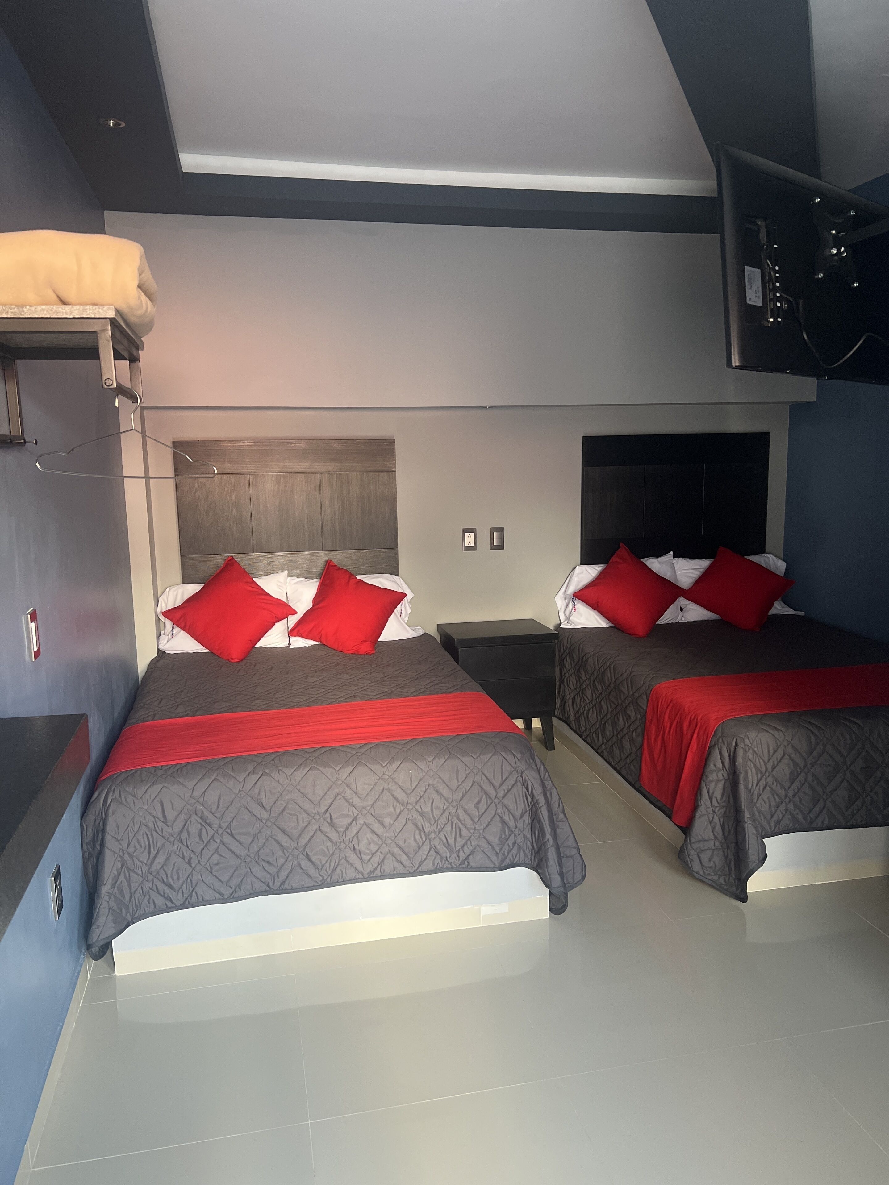 Habitación estándar doble | Cortinas opacas, tabla de planchar con plancha, wifi gratis