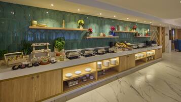 Bữa sáng buffet hàng ngày với phụ phí nhỏ