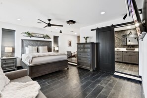 4 phòng ngủ, bàn ủi/dụng cụ ủi quần áo 